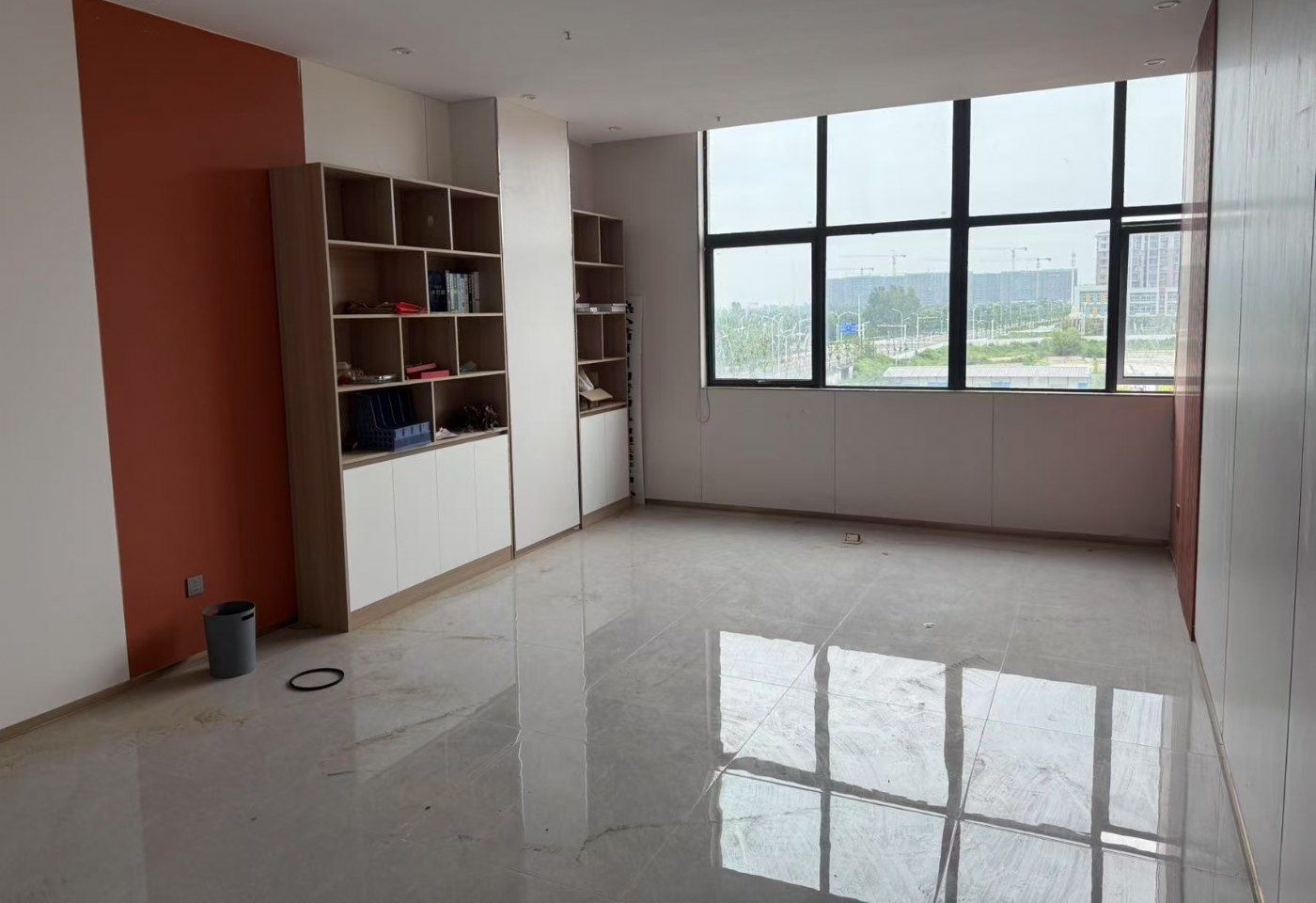 精装厂房 仓库 房东低价直租 地铁口 交通便利 可分租