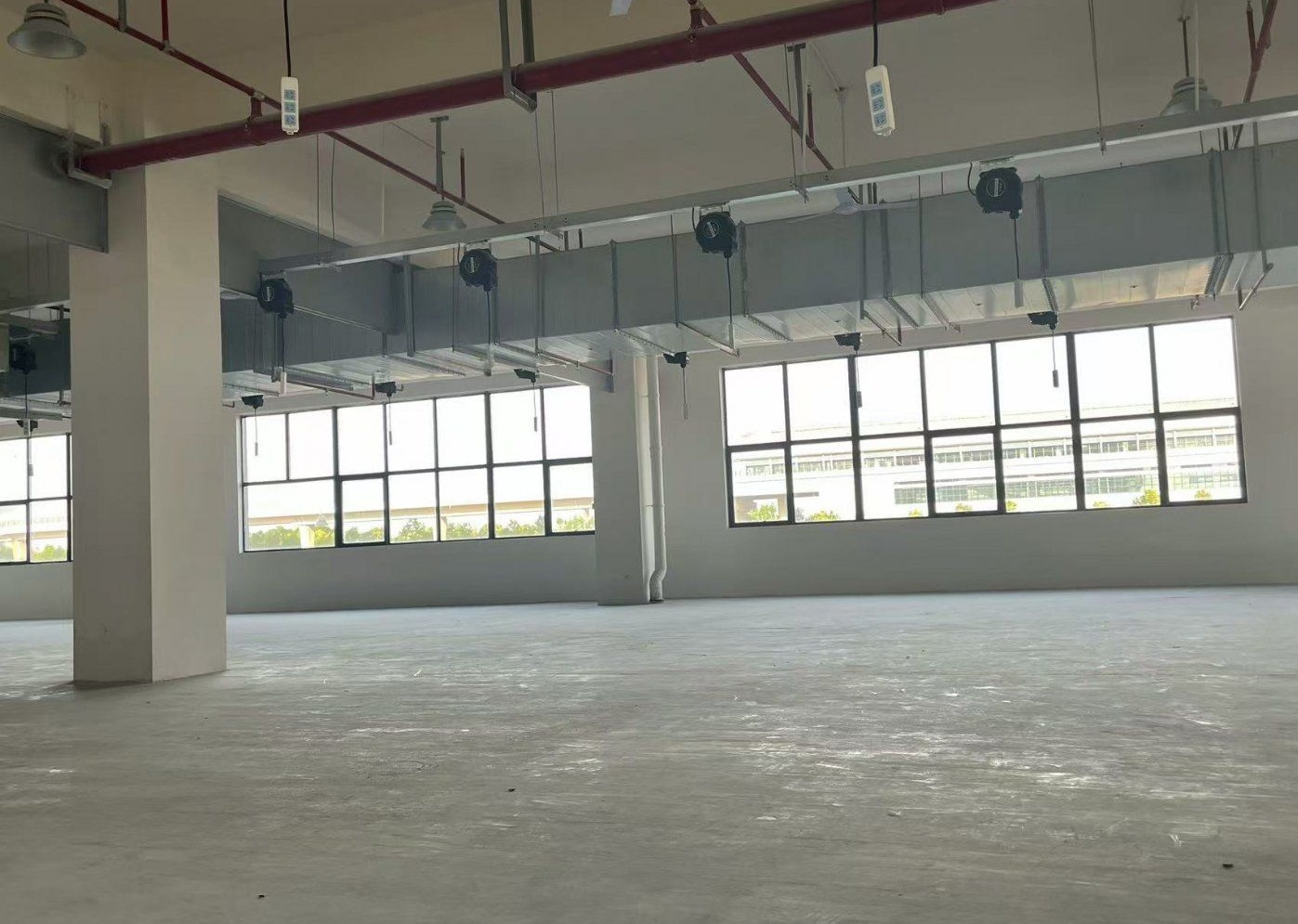 精装厂房 仓库 房东低价直租 地铁口 交通便利 可分租