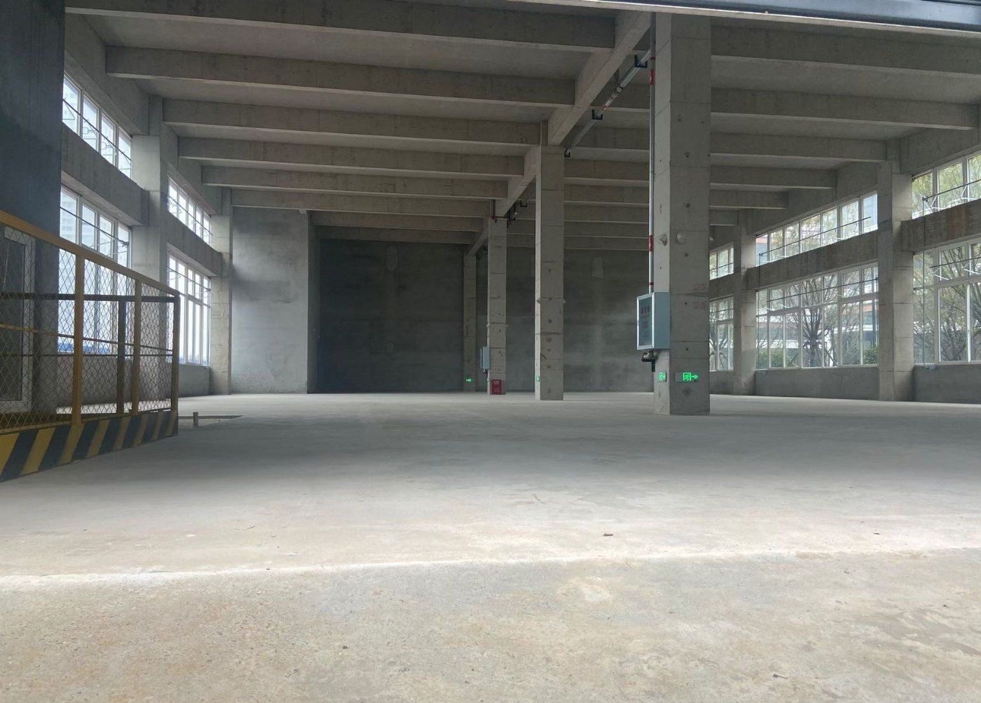 沌口地铁口厂房仓库出租，交通方便，近高架口