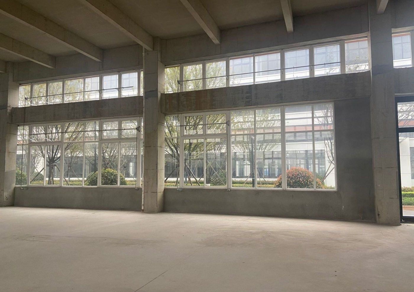 沌口地铁口厂房仓库出租，交通方便，近高架口