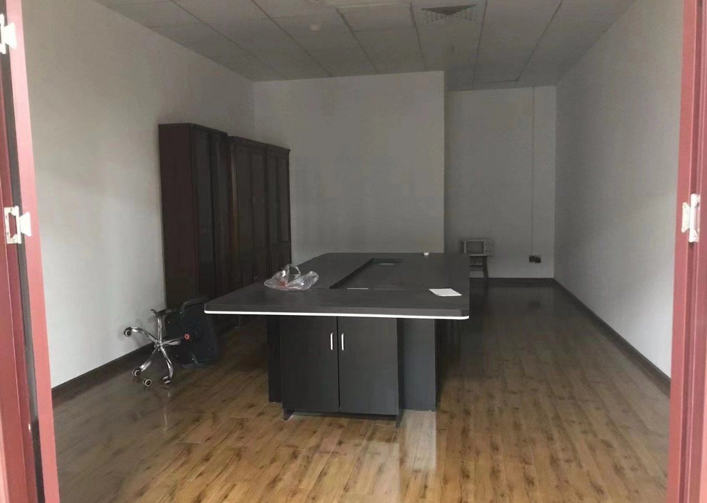 东西湖径河1460平米仓库精装修，13元可生产轻加工，仓储物流，配套全