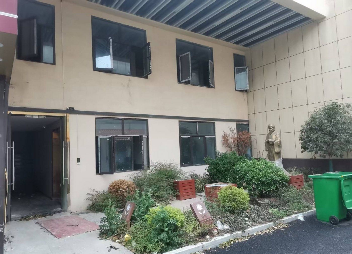 江汉区汉口火车站附近二环旁，6000平厂房仓库出租