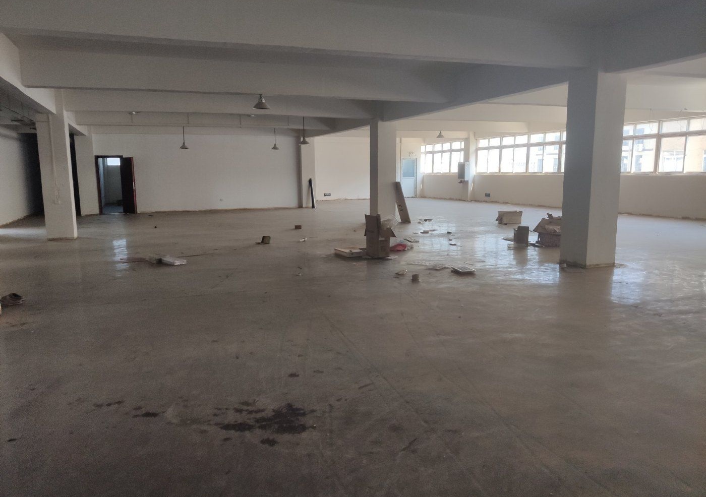 黄陂750平电商办公仓库高4米地坪漆无尘处理配套齐全，整租，进出9米车