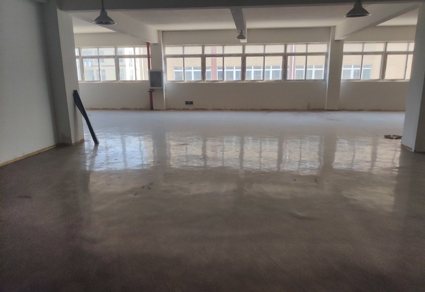 黄陂750平电商办公仓库高4米地坪漆无尘处理配套齐全，整租，进出9米车