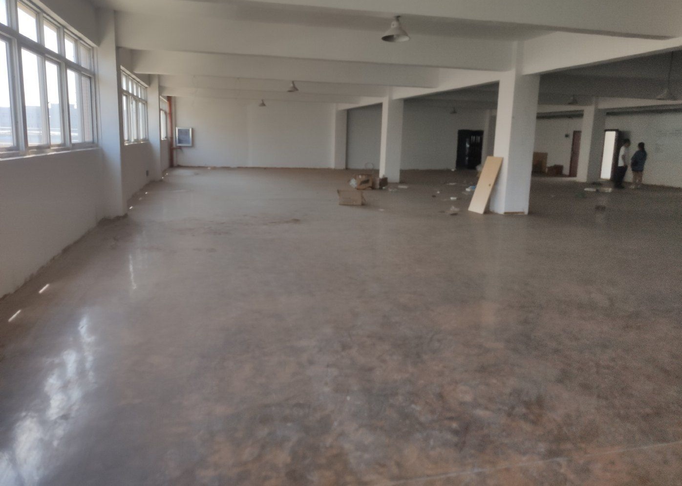 黄陂750平电商办公仓库高4米地坪漆无尘处理配套齐全，整租，进出9米车