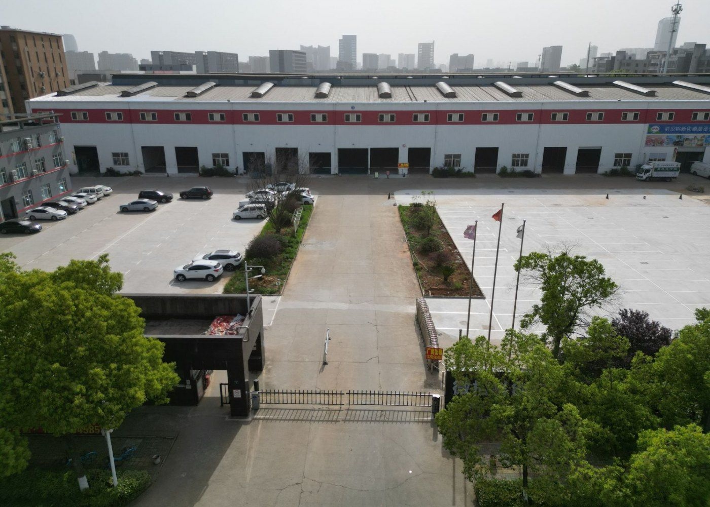 光谷一路一楼厂房实心地出租