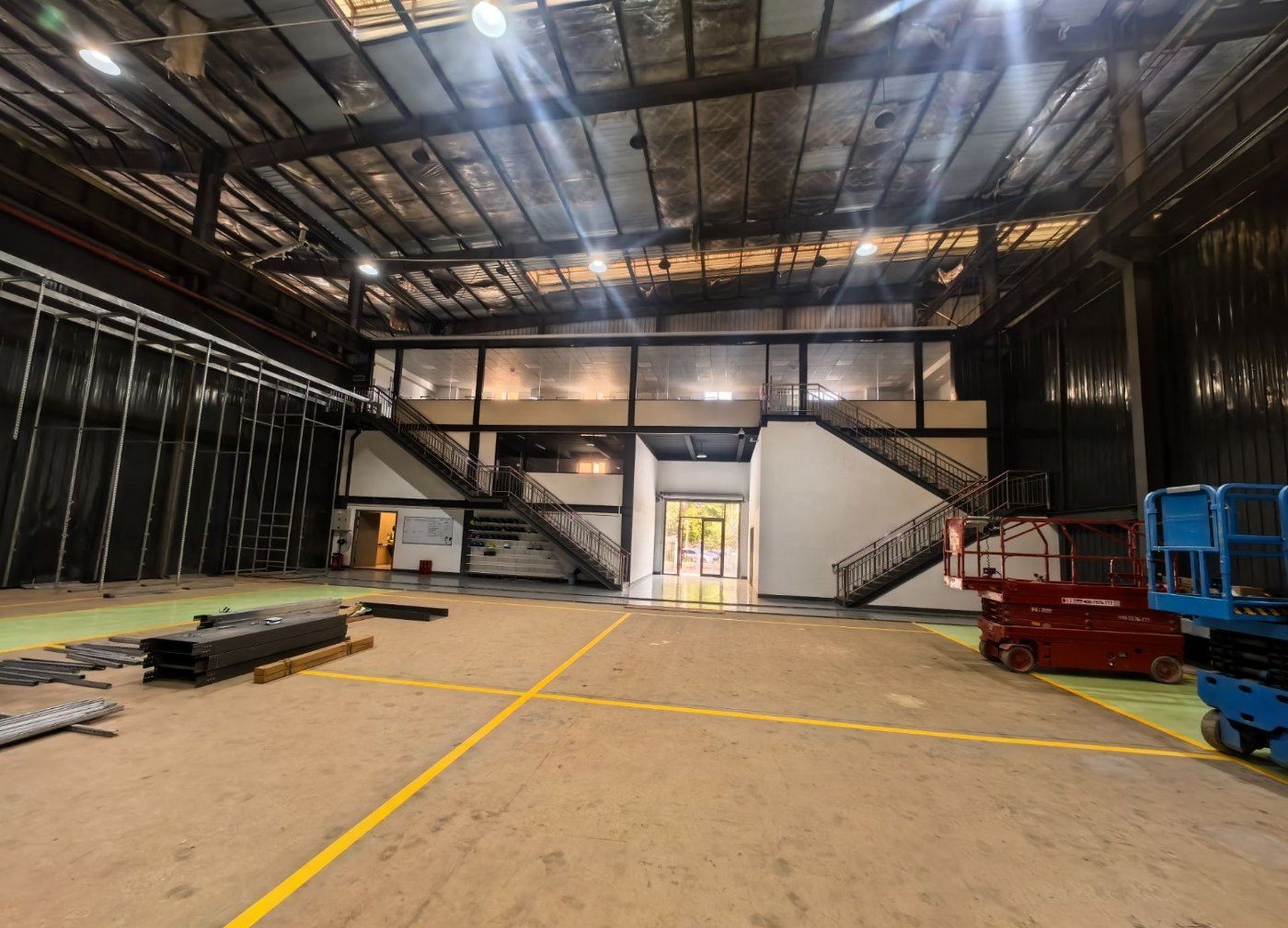 光谷一路一楼厂房实心地出租