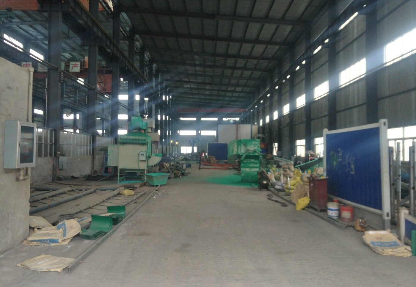 蔡甸柏林2500平米行车15吨5吨各一台配套齐全，进出便利，变压器1600