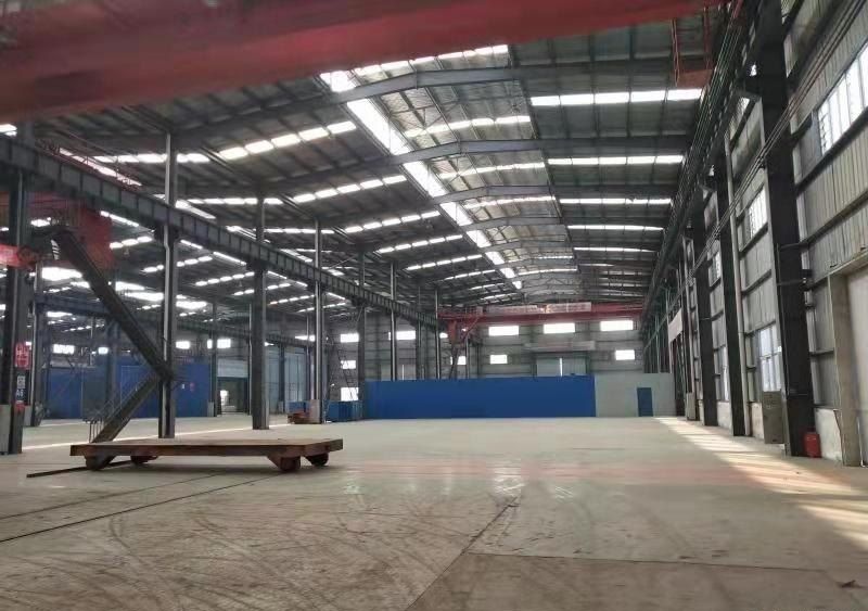 蔡甸柏林2500平米行车15吨5吨各一台配套齐全，进出便利，变压器1600