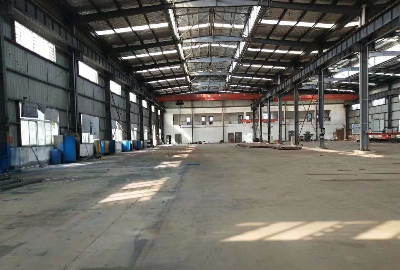 蔡甸柏林2500平米行车15吨5吨各一台配套齐全，进出便利，变压器1600