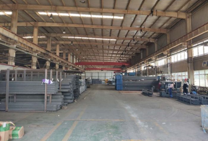 东西湖舵落口1200平钢构行车10吨，进出13米大车，进出方便交通便利