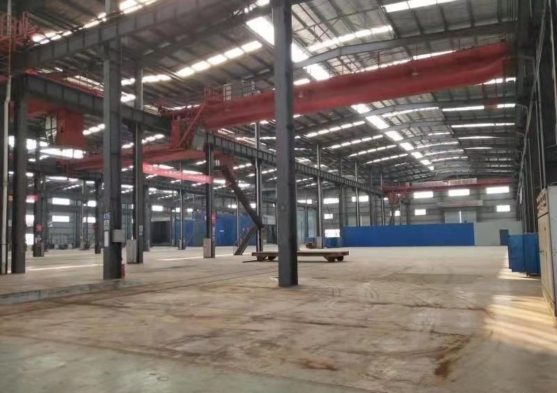 东西湖舵落口1200平钢构行车10吨，进出13米大车，进出方便交通便利