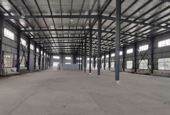 横店玖玖工业园钢构2500平，层高9米，交通便利，按需配套办公宿舍食堂
