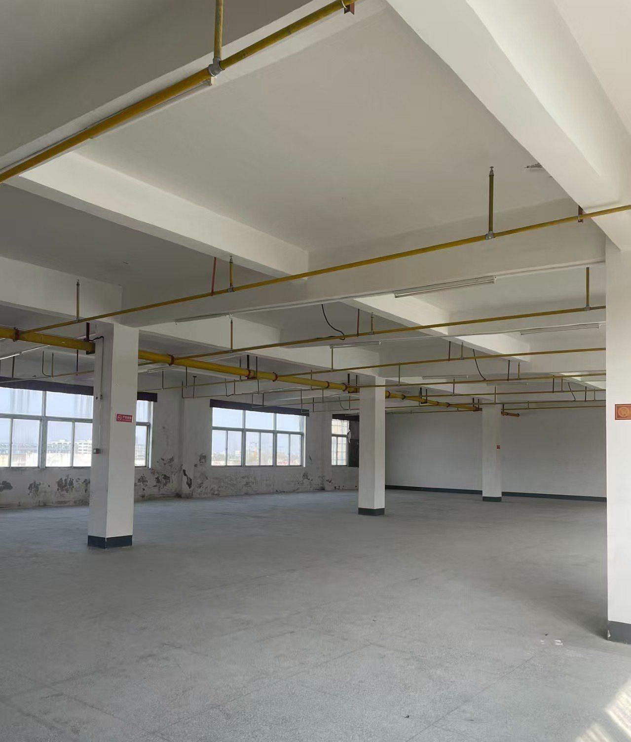 径河650平米厂房货梯2吨，轻工厂房，行业不限